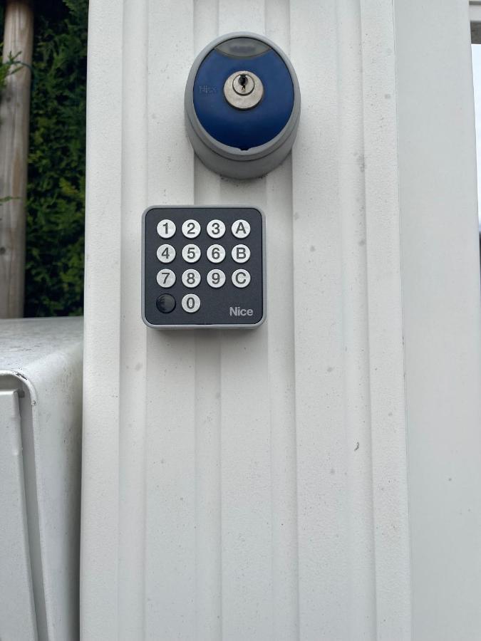La Ravoire Jardin Prive 2 Bed & Breakfast エクステリア 写真
