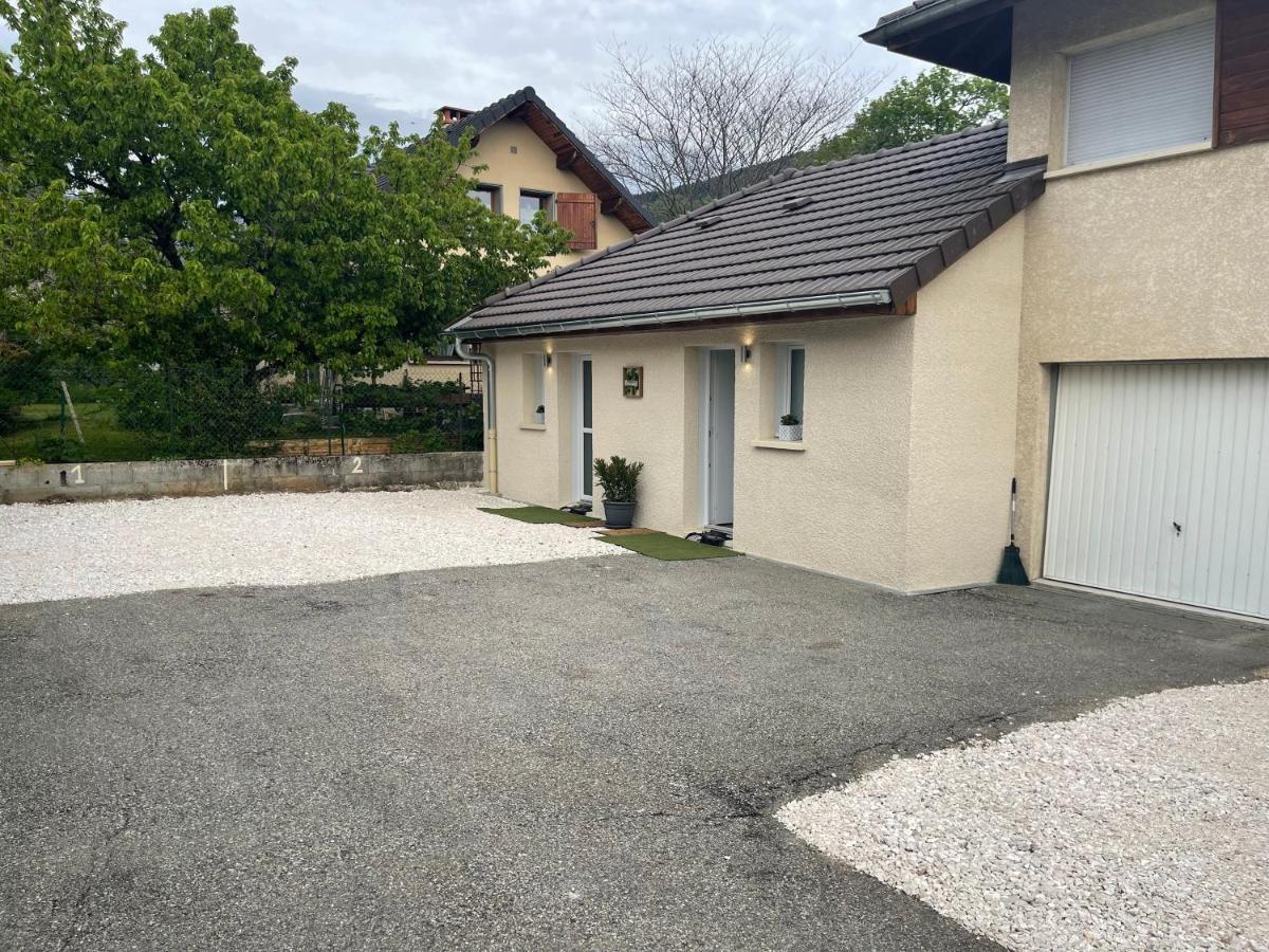 La Ravoire Jardin Prive 2 Bed & Breakfast エクステリア 写真