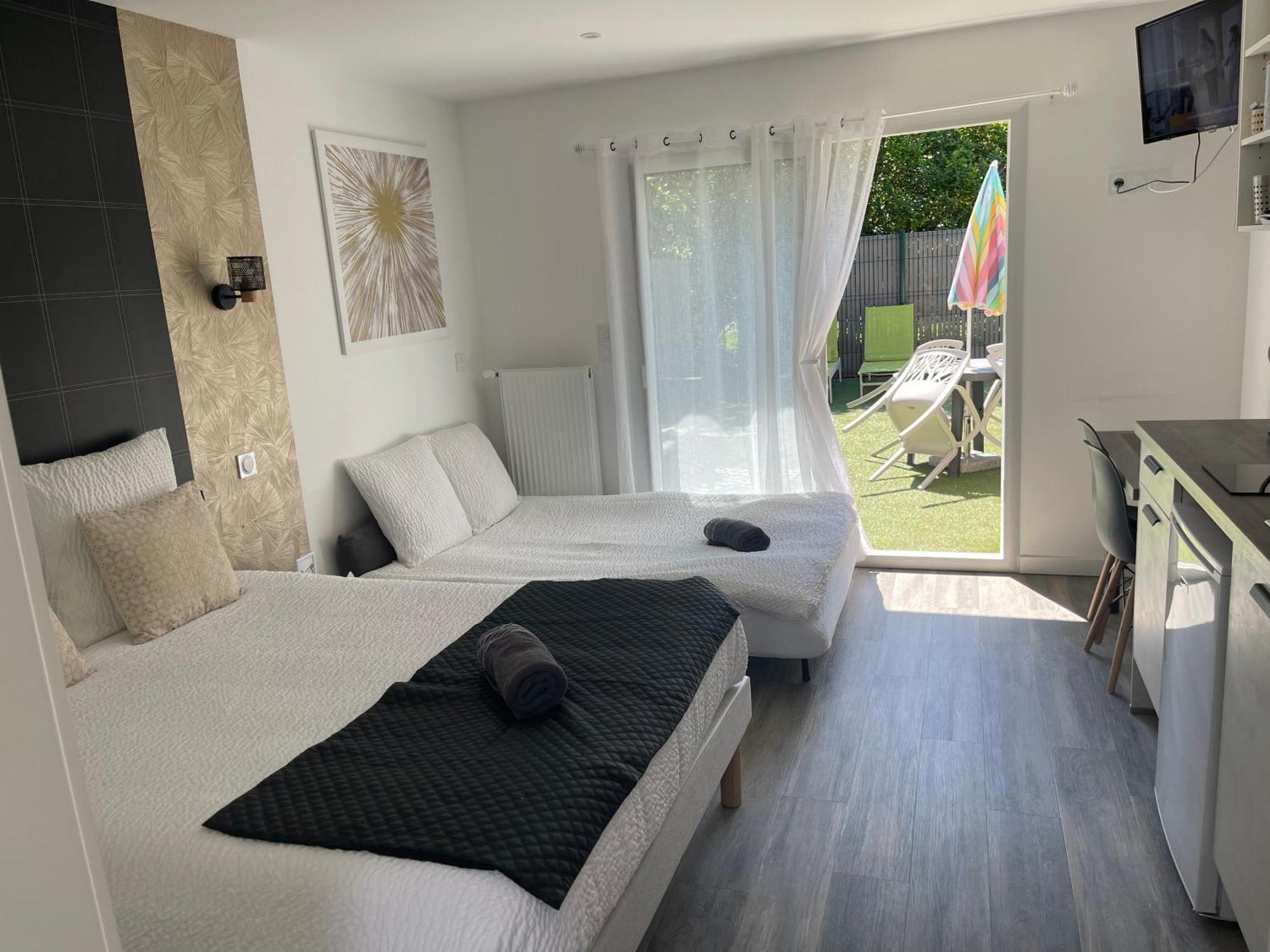 La Ravoire Jardin Prive 2 Bed & Breakfast エクステリア 写真